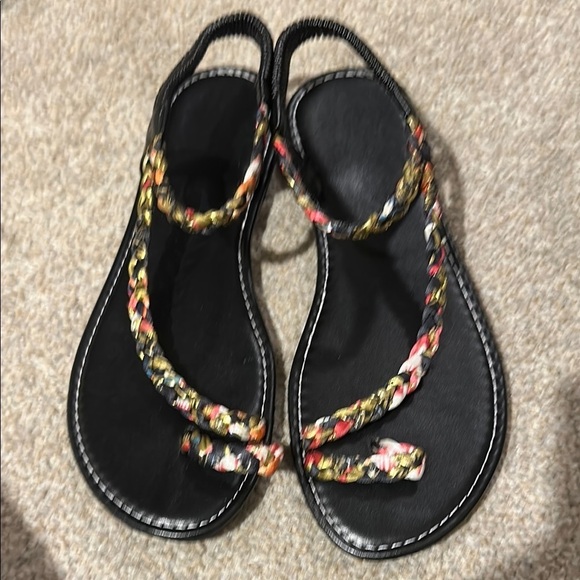 NEW Floral Black Flat Sandals with Toe Wrap and Elastic Back - Picture 6 of 6